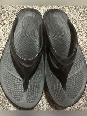 OOFOS OOlala Sandal Thong